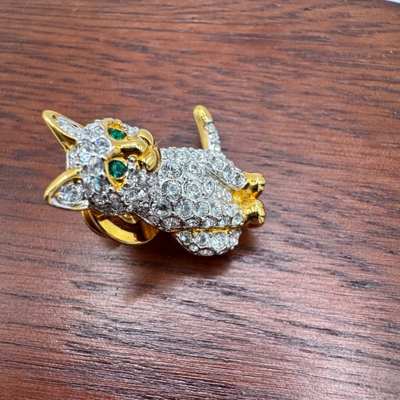 Vintage Swarovski pave crystal cat pin with green eyes. - Picture 5 of 10